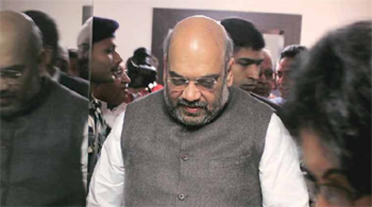 Puttingal fire: Amit Shah visits Trivandrum Medical College, offers condolences